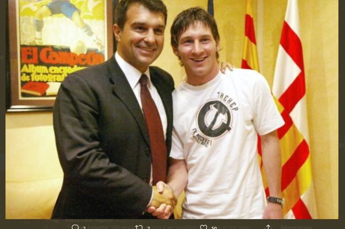 Joan Laporta saat bersama Lionel Messi di Barcelona.