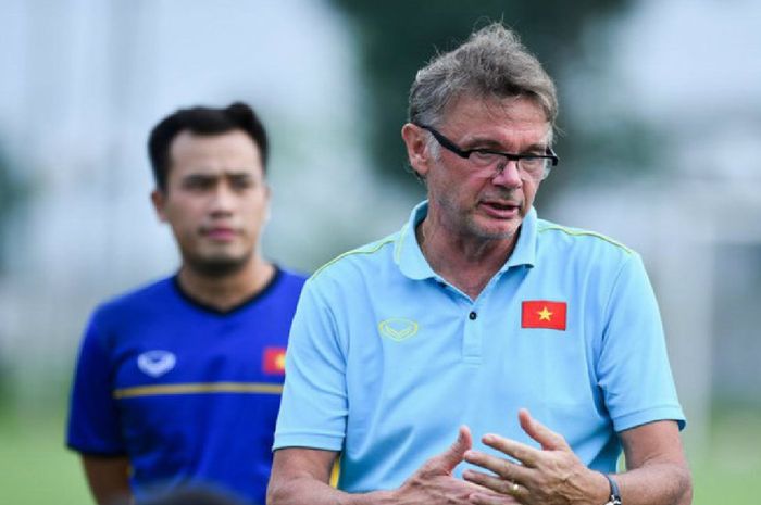 Pelatih Timnas U-19 Vietnam Philippe Troussier.