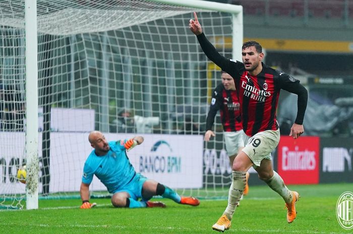 Selebrasi Theo Hernandez usai menjebol gawang Lazio yang mengantarkan AC Milan meraih kemenangan 3-2 di San Siro.