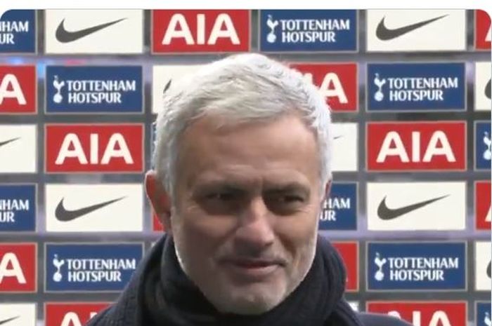 Ekspresi pelatih Tottenham Hotspur, Jose Mourinho, seusai laga Liga Inggris kontra Leeds United di Tottenham Hotspur Stadium, Sabtu (2/1/2020).