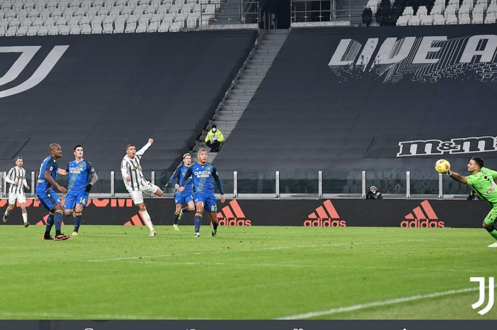 Cristiano Ronaldo mencetak gol dalam laga Juventus vs Udinese di Liga Italia, Minggu (3/1/2021) di Allianz Turin.