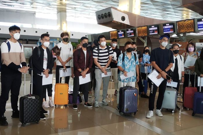 Tim bulu tangkis Indonesia di bandara Soekarno Hatta jelang mengikuti Thailand Open, Senin (4/1/2021).