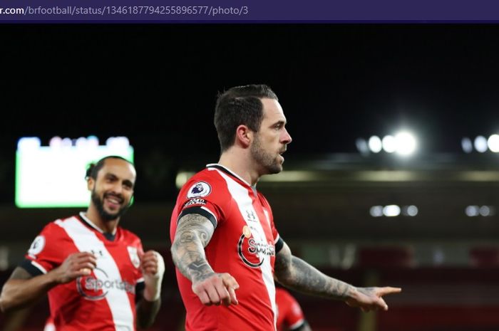 Striker Southampton, Danny Ings, melakukan selebrasi usai mencetak gol ke gawang Liverpool dalam laga Liga Inggris di Stadion St. Mary's, Senin (4/1/2020).