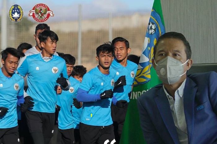 Para pemain Timnas U-19 Indonesia terus berlatih sambil menunggu  kepastian lawan uji coba dalam TC di Spanyol, sebagaimana disebutkan Plt Sekjen PSSI Yunus Nusi (kanan).