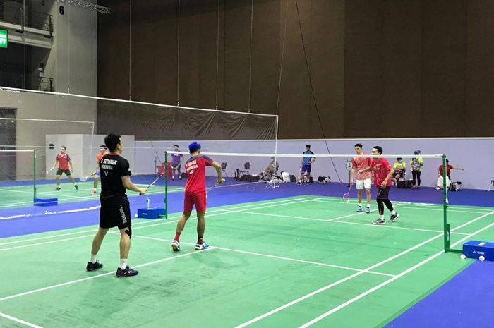 Ganda putra Indonesia, Mohammad Ahsan, Hendra Setiawan, M Rian Ardianto, dan Fajar Alfian menjalani latihan hari kedua di Bangkok, Kamis (7/1/2020).