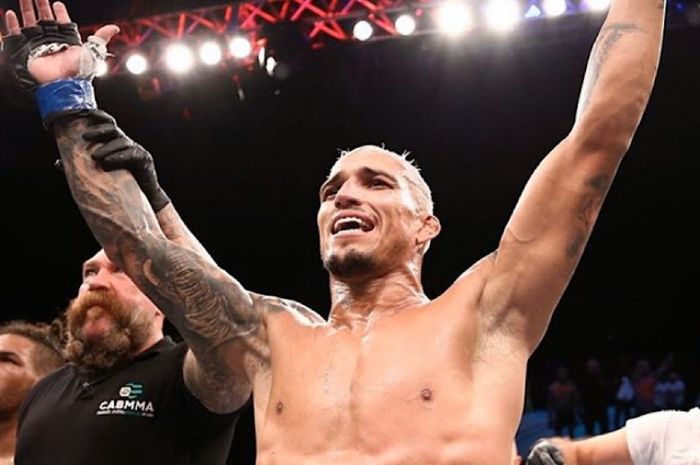 Petarung UFC, Charles Oliveira.