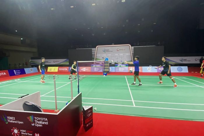 Tim bulu tangkis Indonesia menjalani latihan terakhir sebelum pertandingan Thailand Open I 2021, Senin (11/1/2021).