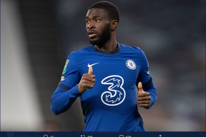 Bek tengah muda milik Chelsea, Fikayo Tomori, dikabarkan menjadi incaran raksasa Liga Italia, AC Milan.