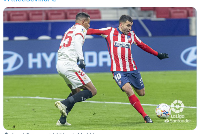 Momen Angel Correa (kanan) melepaskan tembakan yang berbuah gol dalam laga Atletico Madrid vs Sevilla di pekan pertama Liga Spanyol 2020-2021, Selasa (12/1/2021)