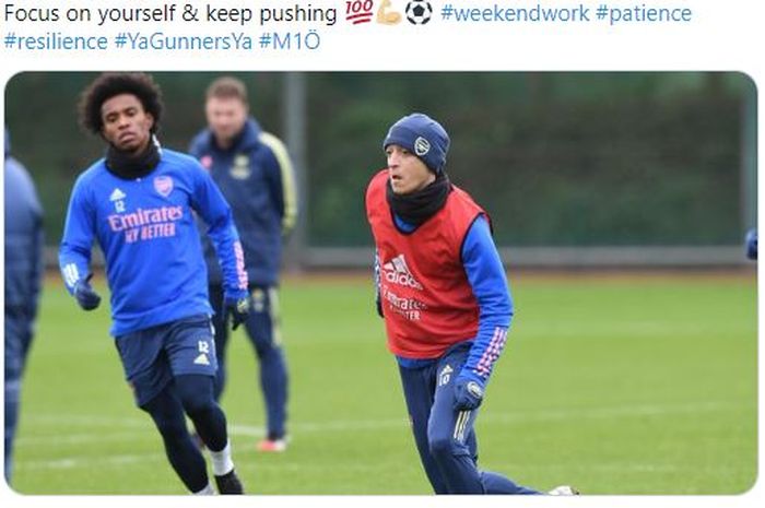 Mesut Oezil dalam sesi latihan bersama Arsenal