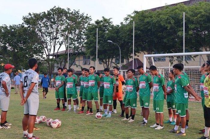 Latihan perdana tim PS Hizbul Wathan (PSHW) yang digelar di Lapangan Unesa, Kamis (3/9/2020) sore. 