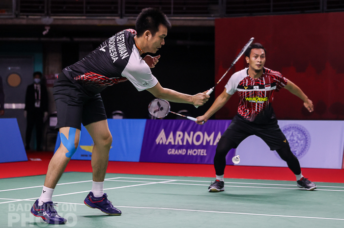 Pasangan ganda putra Indonesia, Mohammad Ahsan/Hendra Setiawan, saat tampil pada Thailand Open I 2021, Jumat (15/1/2021).