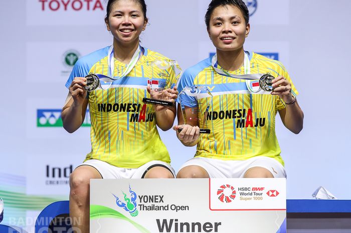 Pasangan ganda putri Indonesia, greysia Polii/Apriyani Rahayu setelah juara pada Thailand Open I 2021, Minggu (17/1/2021)