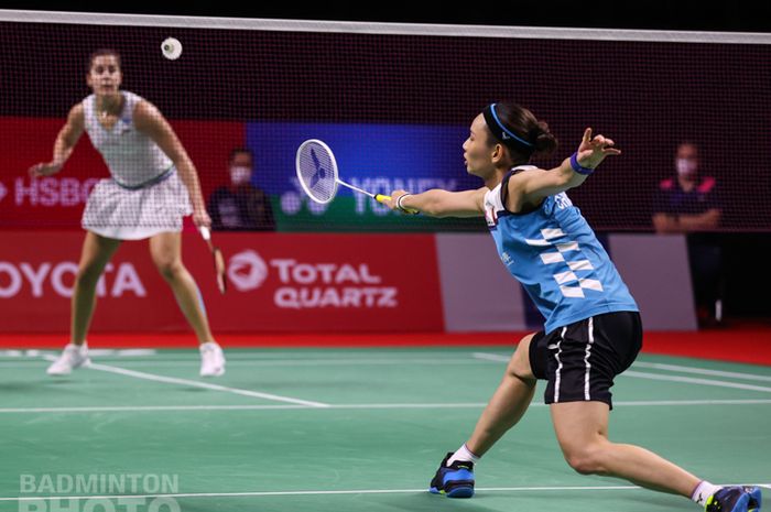 Aksi Tai Tzu Ying saat melawan Carolina Marin pada final Thailand Open I 2021, Minggu (17/1/2021)