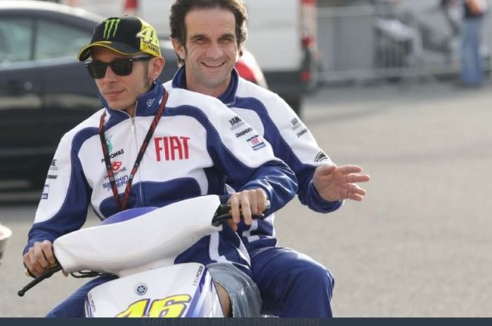 Valentino Rossi dan manajer tim FIAT Yamaha, Davide Brivio.