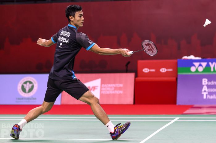 Pebulu tangkis tunggal putra Indonesia, Shesar Hiren Rhustavito, mengalahkan Khosit Phetpradab (Thailand) pada babak pertama Thailand Open II 2021 di Impact Arena, Bangkok, Thailand, 19 Januari 2021.