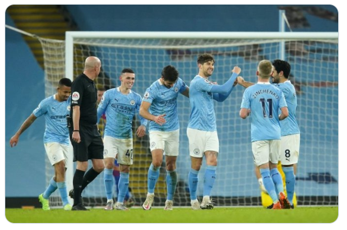 Momen pemain Manchester City merayakan gol yang dicetak John Stones dalam laga kontra Crystal Palace pada pekan ke-19 Liga Inggris 2020-2021.