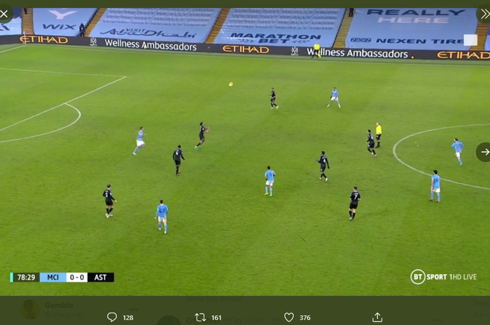 Proses gol pertama Manchester City, di mana Rodri (paling kiri) berada dalam posisi offside sebelum merebut bola dari kaki Tyrone Mings.