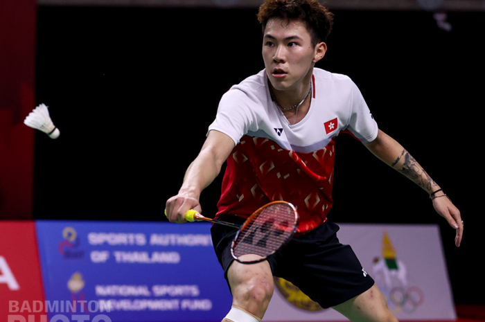 Pemain tunggal putra Hong Kong, Lee Cheuk Yiu, ketika tampil pada babak kedua Thailand Open II 2021 di Impact Arena, Bangkok, Kamis (21/1/2021).