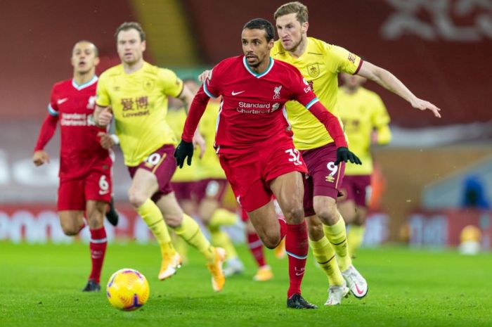 Liverpool masih mandul soal mencetak gol tanpa Mohamed Salah dan babak pertama berakhir dengan skor sama kuat 0-0.