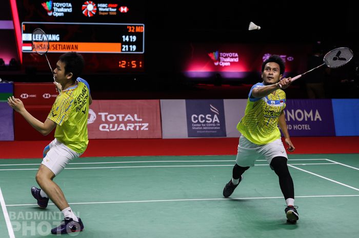 Pasangan ganda putra Indonesia, Mohammad Ahsan/Hendra Setiawan, pada babak semifinal Thailand Open II 2021 di Impact Arena, Bangkok, Sabtu (23/1/2021).