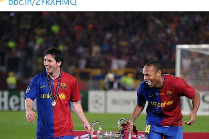 Lionel Messi dan Thierry Henry melakukan selebrasi saat sama-sama membela Barcelona.