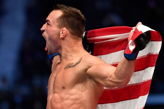 Michael Chandler saat merayakan hasil UFC 257 luar biasa yang ia petik Minggu (24/1/2021).