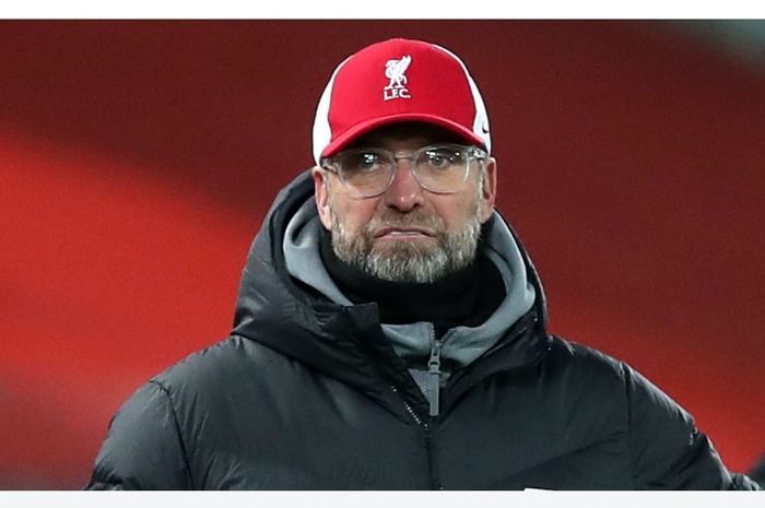  Pelatih Liverpool, Juergen Klopp, berjanji akan mencari bek tengah baru. 