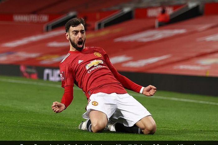 Bintang Manchester United Bruno Fernandes selebrasi seusai membobol gawang Liverpool dalam duel putaran keempat Piala FA di Stadion Old Trafford, Senin  (25/1/2021) dini hari WIB.