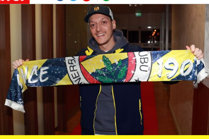 Mesut Oezil ketika baru mendarat di Istanbul, Turki, untuk bergabung dengan Fenerbahce. Klub barunya ternyata tak sanggup membayar gaji Oezil.