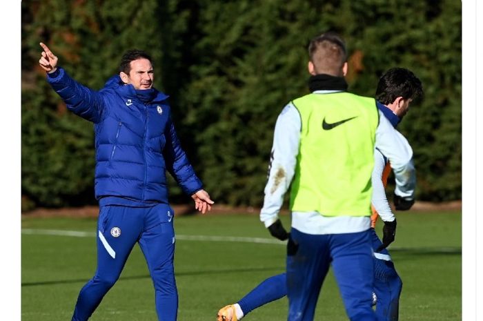 Kabar pemecatan Frank Lampard sebagai pelatih Chelsea membuatnya menjadi pelatih kelima yang menjadi korban kursi panas jabatan tersebut dalam 10 tahun terakhir. 