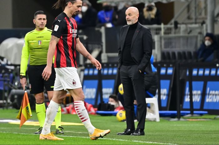 Zlatan Ibrahimovic mendapat kartu merah pada menit ke-58 dalam laga semifinal Coppa Italia yang mempertemukan antara AC Milan dan Inter Milan.