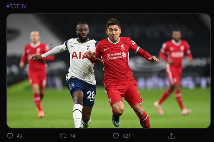 Roberto Firmino berduel dengan Tanguy Ndombele dalam laga Tottenham Hotspur vs Liverpool pada pekan ke-20 Liga Inggris, Jumat (29/1/2021) dini hari WIB