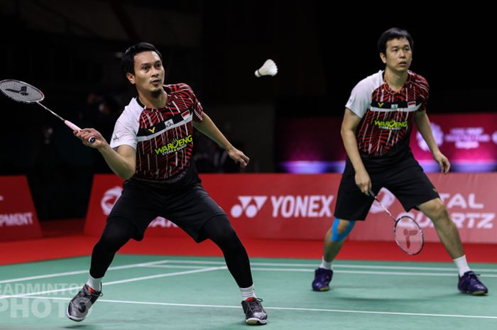 Pasangan ganda putra Indonesia, Mohammad Ahsan/Hendra Setiawan, pada laga terakhir penyisihan Grup B BWF World Tour Finals 2020 di Impact Arena, Bangkok, Jumat (29/1/2021).