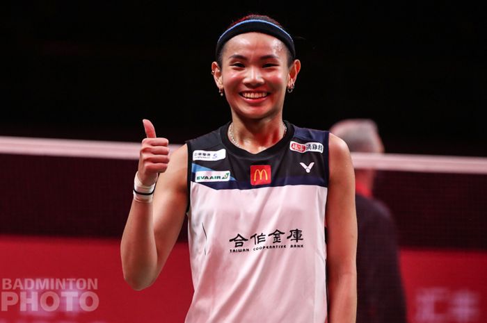 Pebulu tangkis tunggal putri Taiwan, Tai Tzu Ying, berpose seusai bertanding pada semifinal BWF World Tour Finals 2020 di Impact Arena, Bangkok, Thailand, Sabtu (30/1/2021).