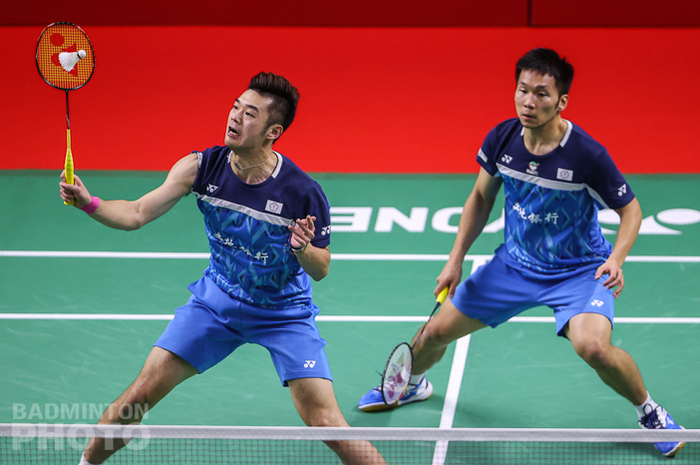 Pasangan ganda putra Chinese Taipei, Lee Yang/Wang Chi-lin, saat tampil pada BWF World Tour Finals 2020, Jumat (29/1/2021).