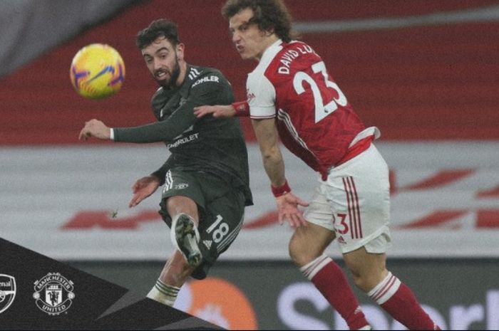 Bruno Fernandes melakukan umpan  panjang pada pertandingan Arsenal versus Manchester United dalam lanjutan laga pekan ke-21 Liga Inggris 2020-2021.