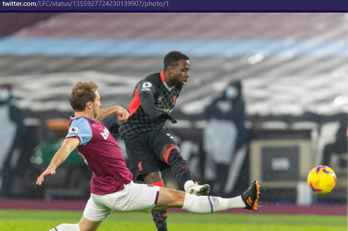 Pemain Liverpool, Divock Origi (kiri) saat melawat ke markas West Ham dalam laga pekan ke-21 Liga Inggris 2020-2021, Minggu (31/1/2021) pukul 23.00 WIB. 