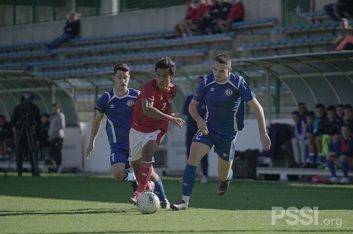 Bek PSIS Semarang, Pratama Arhan Alif Rifai saat memperkuat timnas U-19 Indonesia melawan klub asal Kroasia, NK Dugopolje, 8 Oktober 2020, di Kroasia.