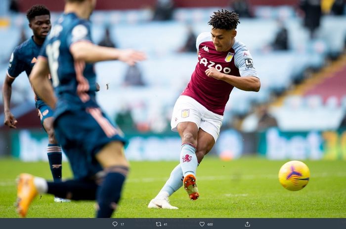 Striker Aston Villa, Ollie Walkins, menjebol gawang Arsenal dalam laga Liga Inggris pada Sabtu (6/2021).