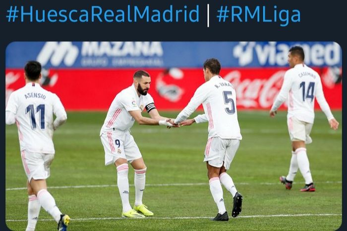 Tendangan Karim Benzema membuat kiper terkapar saat Real Madrid berhasil comeback dari tim juru kunci, Huesca.