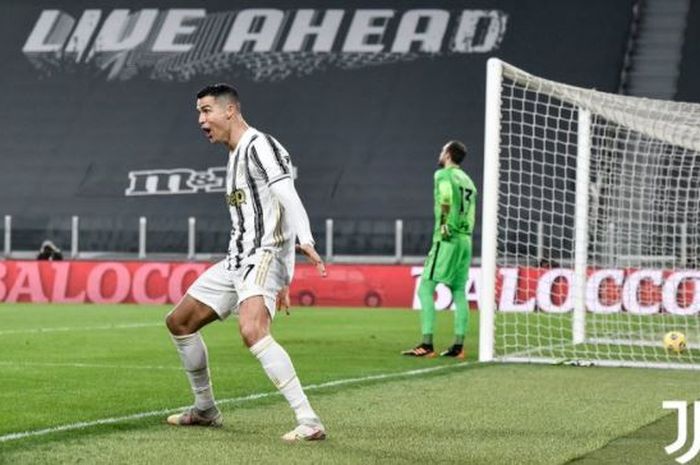 Cristiano Ronaldo mencetak gol jarak jauh tanpa ancang-ancang, Juventus cemerlang saat melawan AS Roma di Liga Italia.