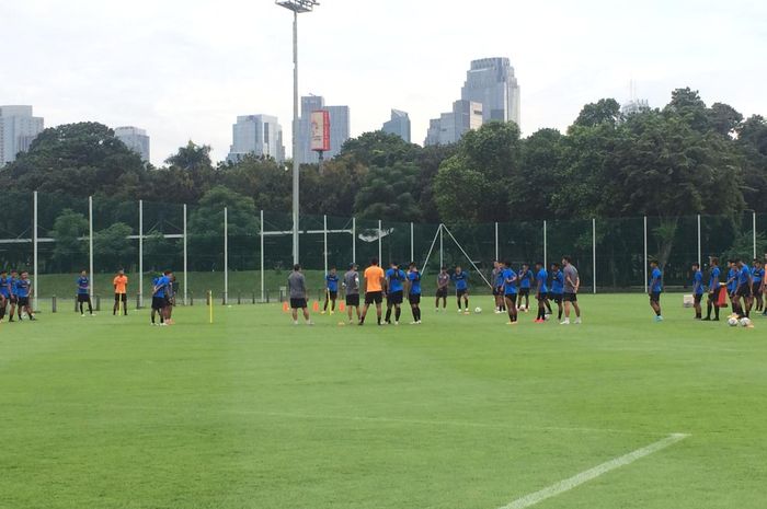 Pemusatan timnas Indonesia untuk SEA Games 2021 di Lapangan D, Senayan, Jakarta, Rabu (10/2/2021).