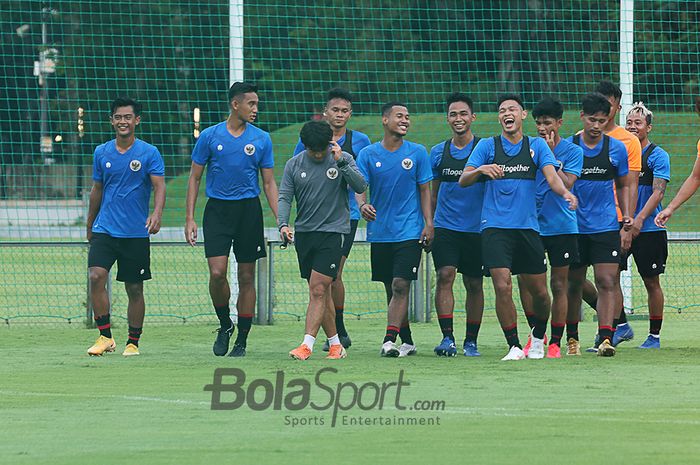 Timnas u-22 Indonesia besutan Shin Tae-yong sedang berlatih di Lapangan D, Senayan, Jakarta, 11 Februari 2021