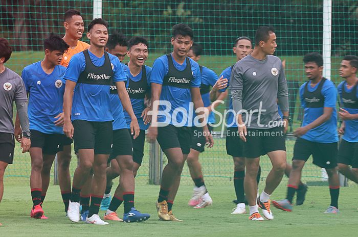 Timnas u-22 Indonesia besutan Shin Tae-yong sedang berlatih di Lapangan D, Senayan, Jakarta, 11 Februari 2021