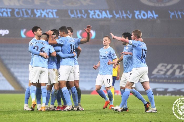 Pemerintah dikabarkan sudah mengizinkan fans sepak bola untuk menyaksikan laga pamungkas Liga Inggris sekaligus Manchester City mengangkat trofi.