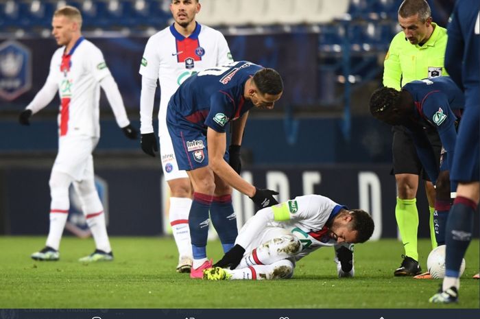 Momen Neymar mendapat cedera ketika memperkuat Paris Saint-Germain (PSG) dalam laga melawan Caen di babak 64 besar Piala Prancis.