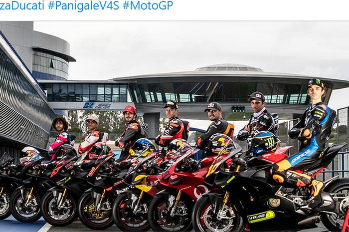 Ducati mengundang seluruh pembalap mereka dalam building camp di Sirkuit Jerez, Spanyol. Dari kiri: Enea Bastianini, Jorge Martin, Francesco Bagnaia, Tito Rabat (Superbike), Jack Miller, Johann Zarco, Luca Marini.