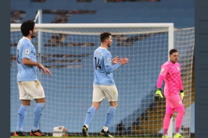 Menang 3-0 atas Tottenham Hotspur, Manchester City semakin kokoh berada di puncak klasemen sementara Liga Inggris.  