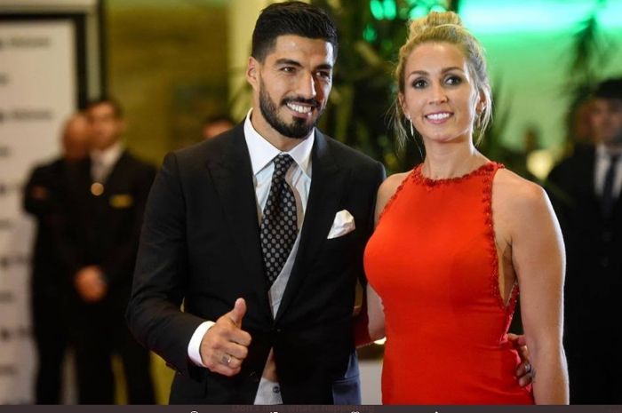 Luis Suarez dan istrinya, Sofia Balbi.